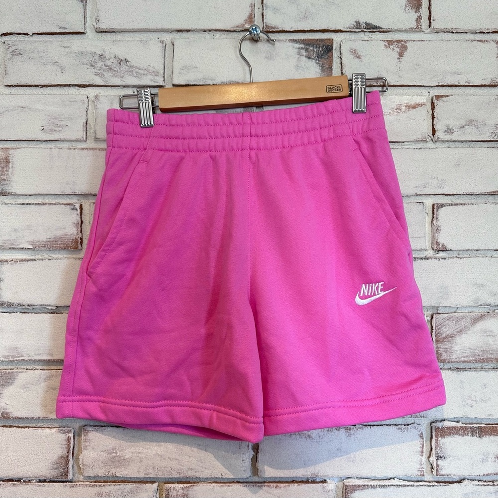 Nike bright pink pull on shorts with pockets size large NWT
